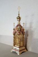 Дарохранительница с красными эмалями