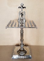 Панихидный стол на 40 свечей на одной ноге с покрытием никелем.